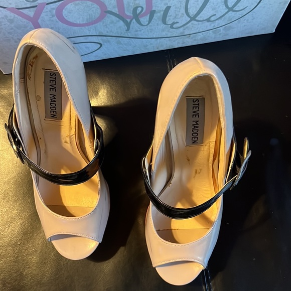 Steven Madden, Heel Platform, size 8 - Picture 2 of 6
